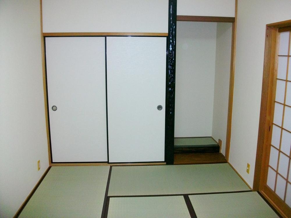 Non-living room. It settles after all Japanese-style room