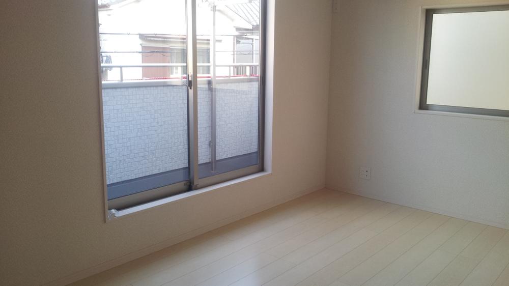 Non-living room. Each window Pair is a glass standard