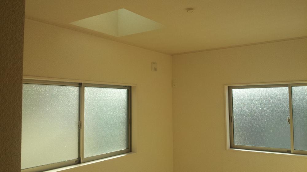 Non-living room. Top light with Western-style Bright is