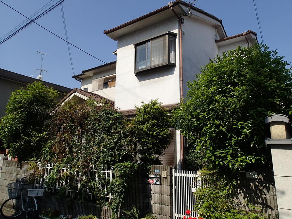 Local appearance photo. Local (05 May 2013) Shooting