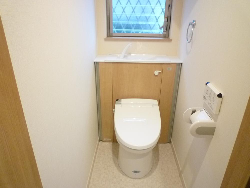 Toilet. Nice toilet storage is!