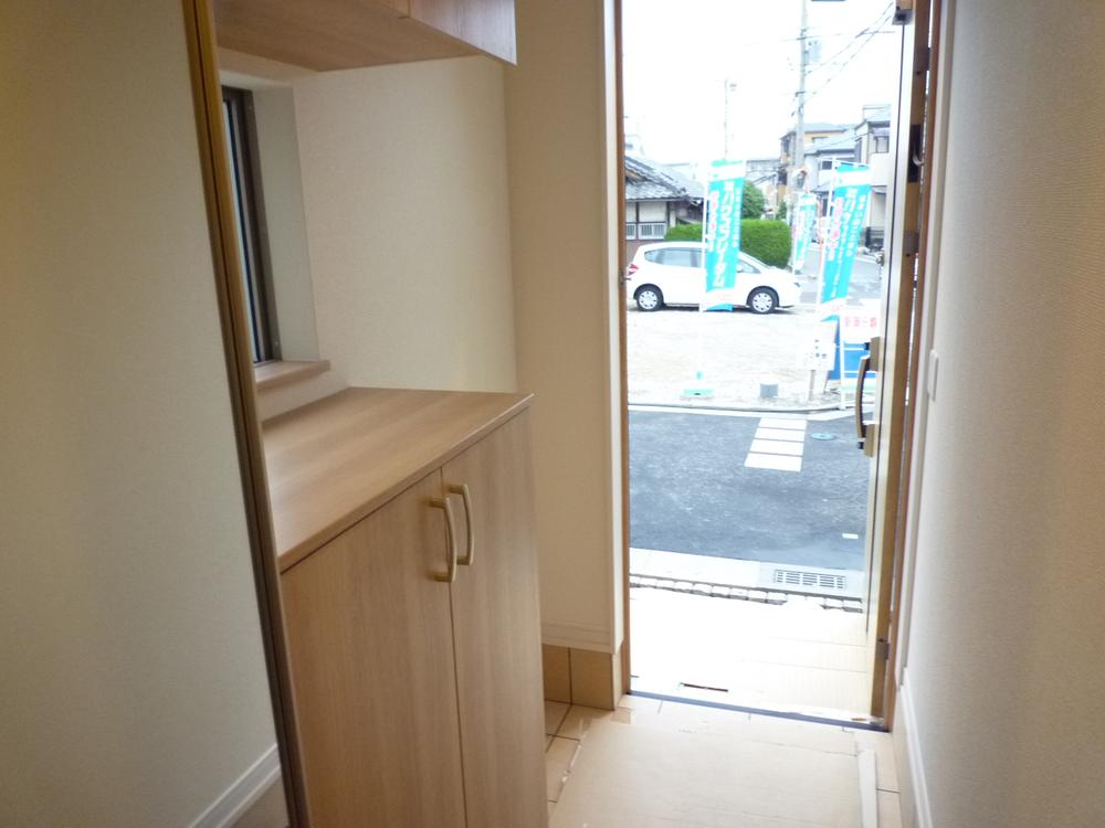 Entrance. It also attached shoebox