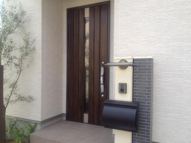 Model house photo. E-mail boxes, etc., We propose a house development that stuck to the stylish outside structure. (Local model house)