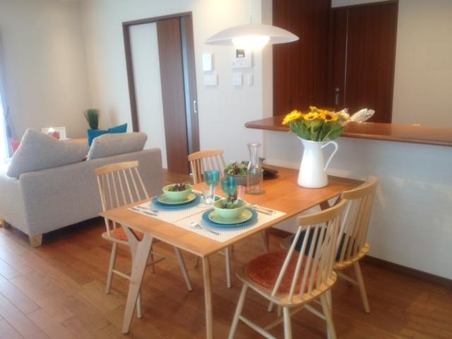 Model house photo. And safe floor heating in the winter has not been standard equipment on all houses, Enjoy the moment of family reunion. (Local model house)