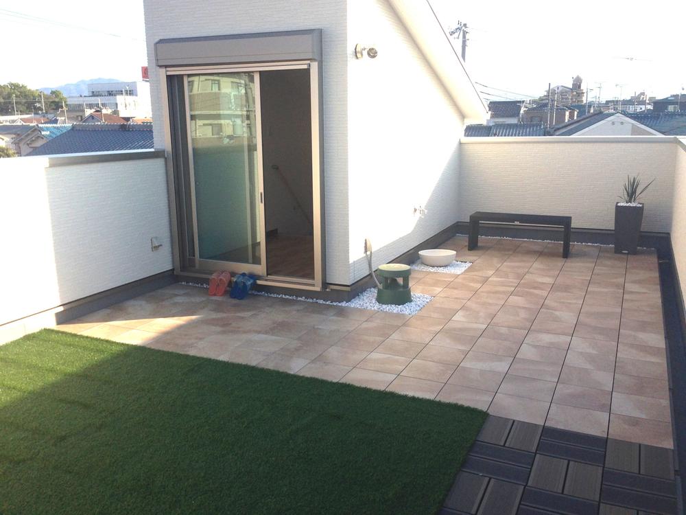 Model house photo. Rooftop space, As a second living space is called a friend. Summer pool, Also active, such as in barbecue. (New model house)