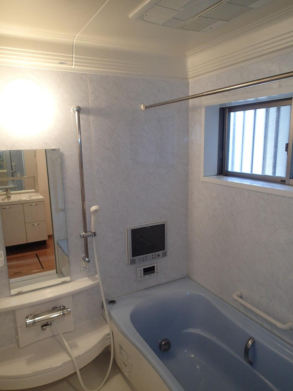 Bathroom. Indoor (12 May 2013) Shooting