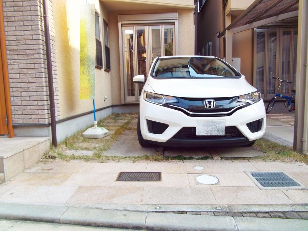 Parking lot. Spacious garage