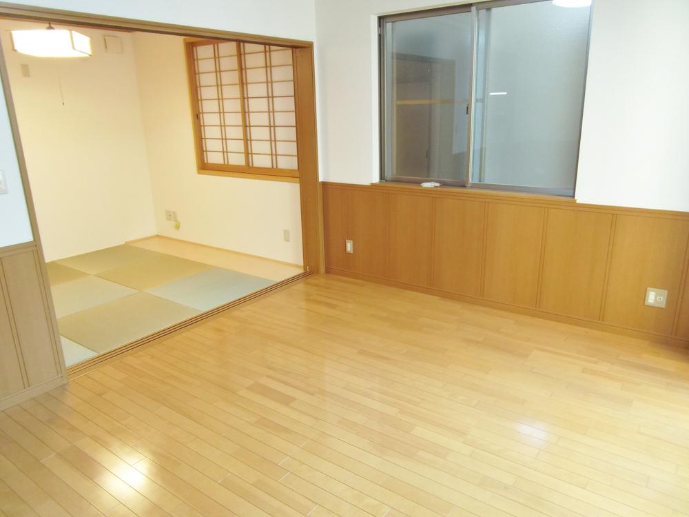 Living. Spread a large space to open the door