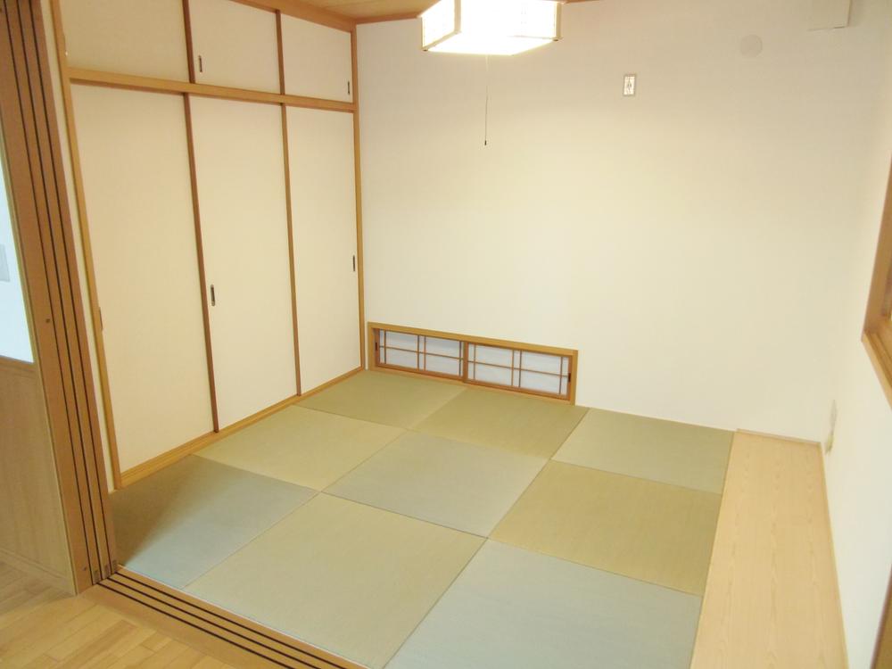 Non-living room. Storage lot with closet