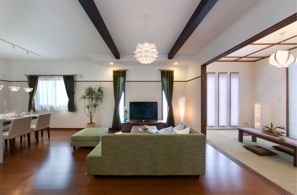 Model house photo. LDK ceiling height of charm. Open-minded LDK and refreshing to the Japanese style is adopted as the living-in stairs, This space is designed in consideration of the communication to enjoy the conversation of the family. Also the housework conductors were concentrated in one place the water around.