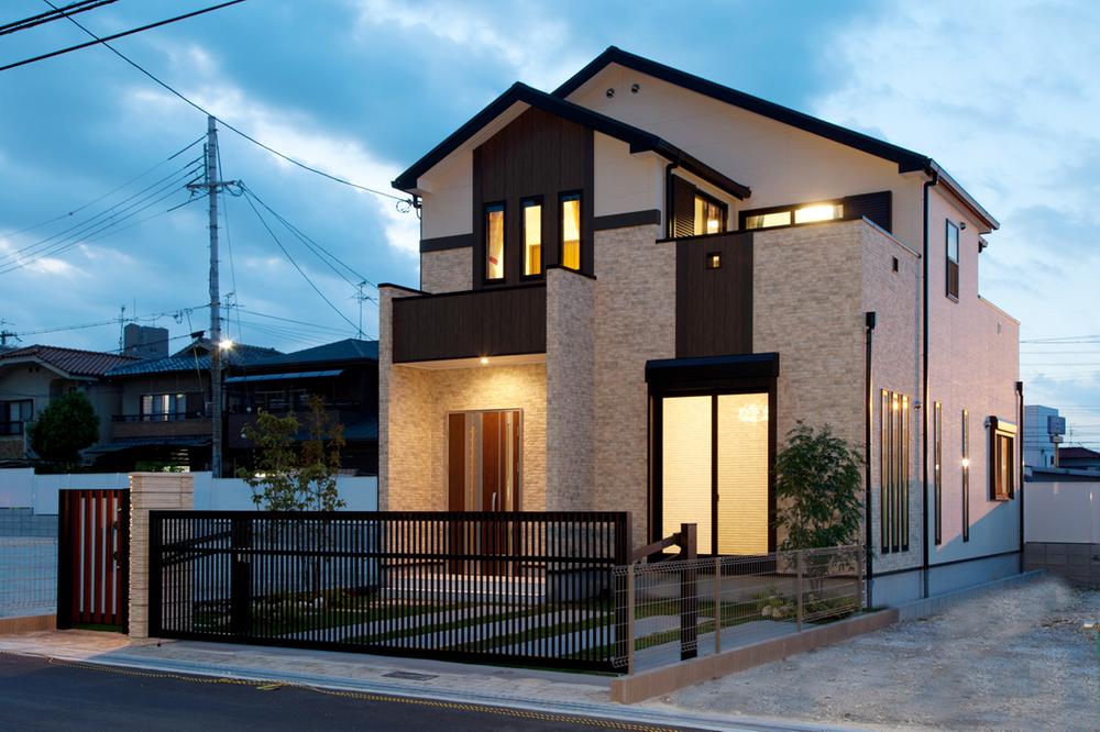 Local appearance photo. Safety and functionality, Design with excellent exterior. Standard equipment on all mansion the gate and Kerr gate, which boasts the appearance of high design properties. In addition to families with small children are the most excellent in safety and crime prevention.