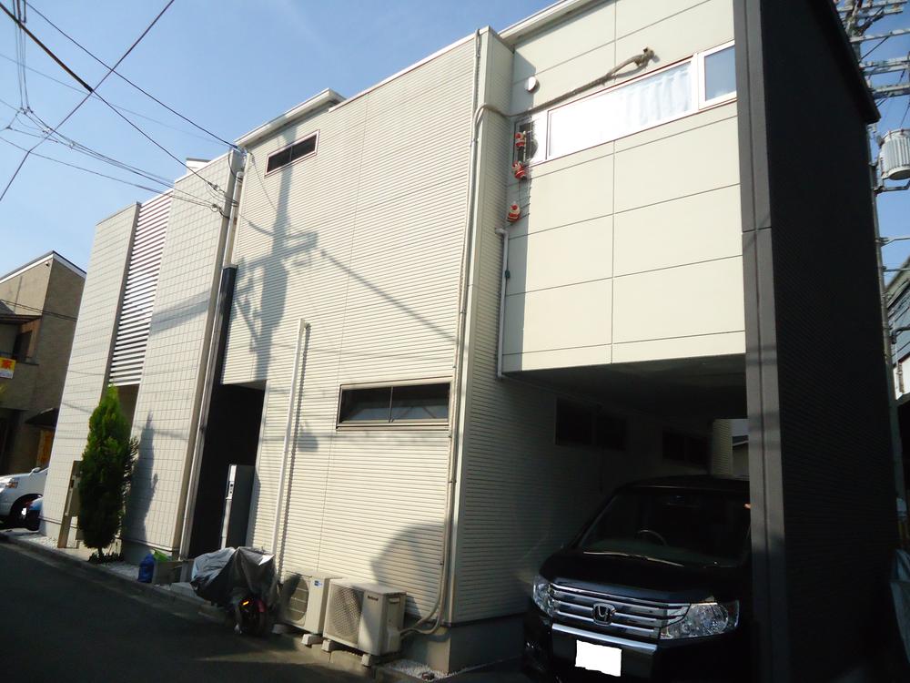 Local appearance photo. Local (11 May 2013) Shooting