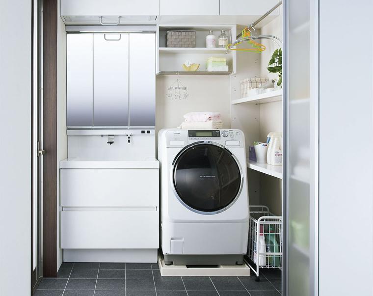 Wash basin, toilet. Reference photograph