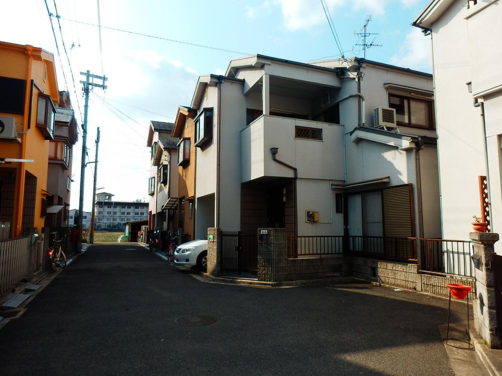 Local photos, including front road. Appearance and before the road