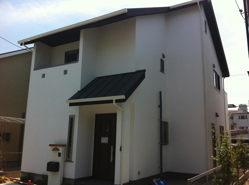 Building plan example (exterior photos). (Model House appearance) Floor plan is the same as the reference plan.