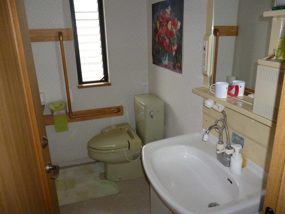 Toilet. Indoor (11 May 2013) Shooting