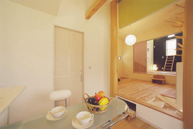 Living. Providing step in the living room and a Japanese-style room, We create a storage space under the.