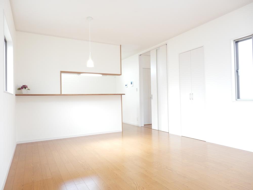 Living. About 16 quires of LDK!