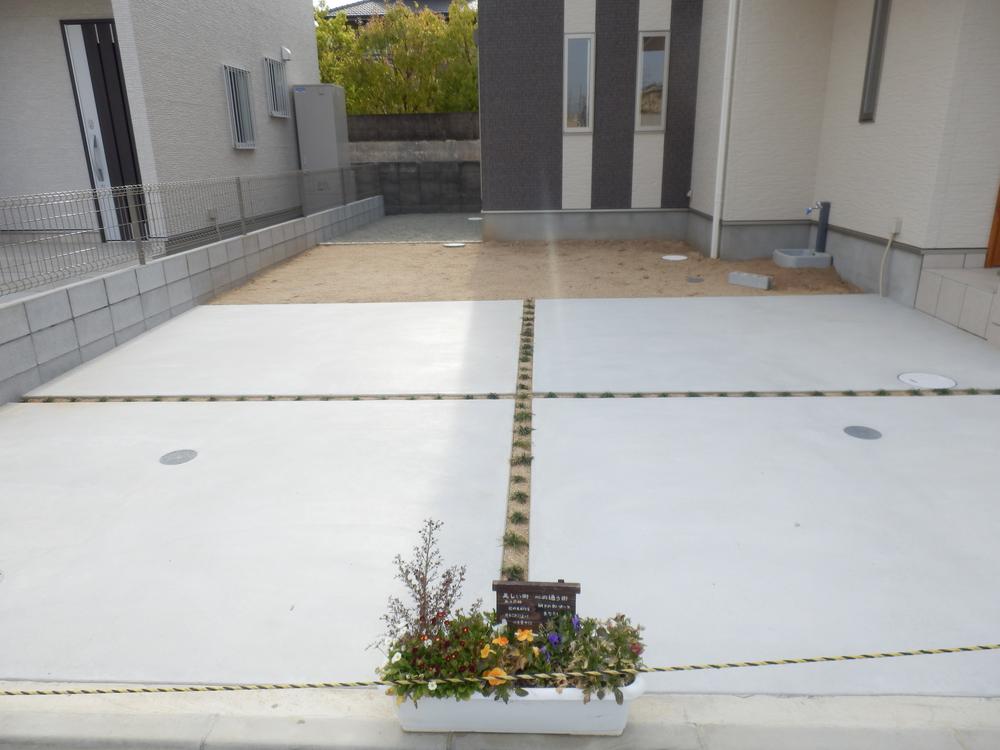 Parking lot. Two You can park!