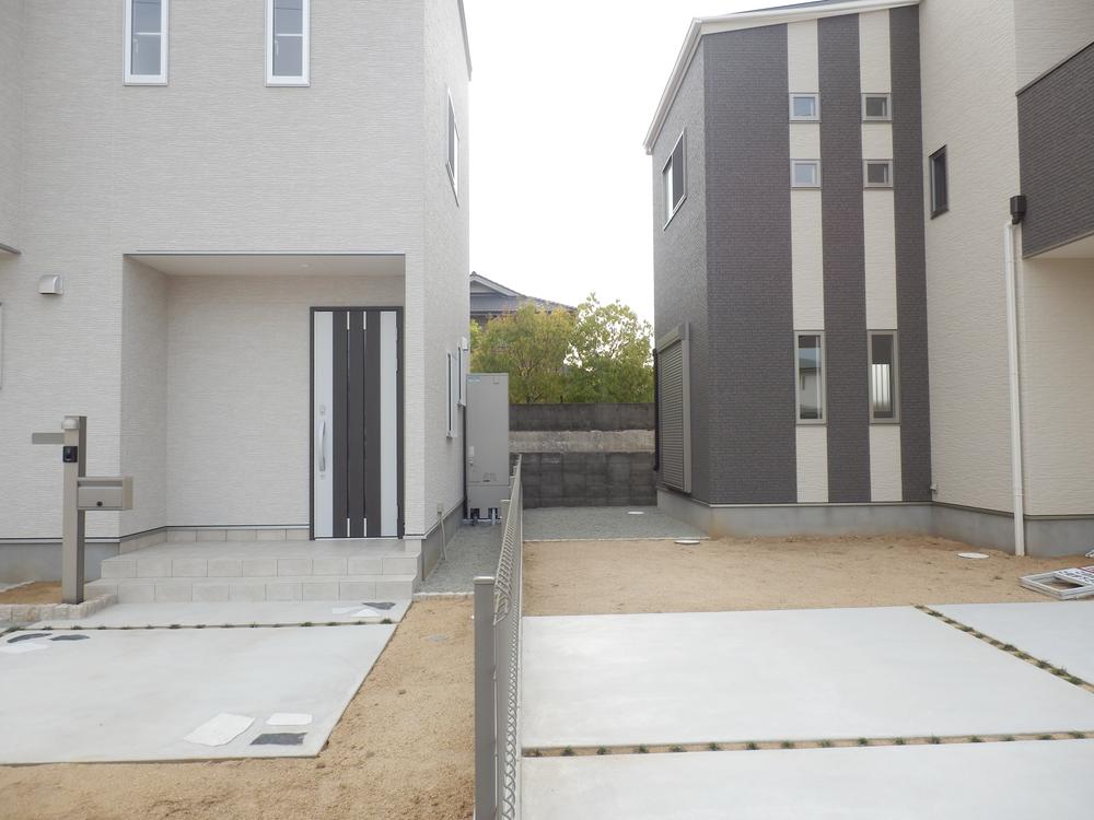 Local appearance photo. I'm very love is between the adjacent land!