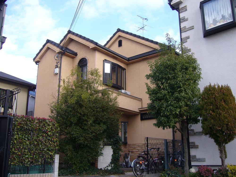 Local appearance photo. A quiet residential area