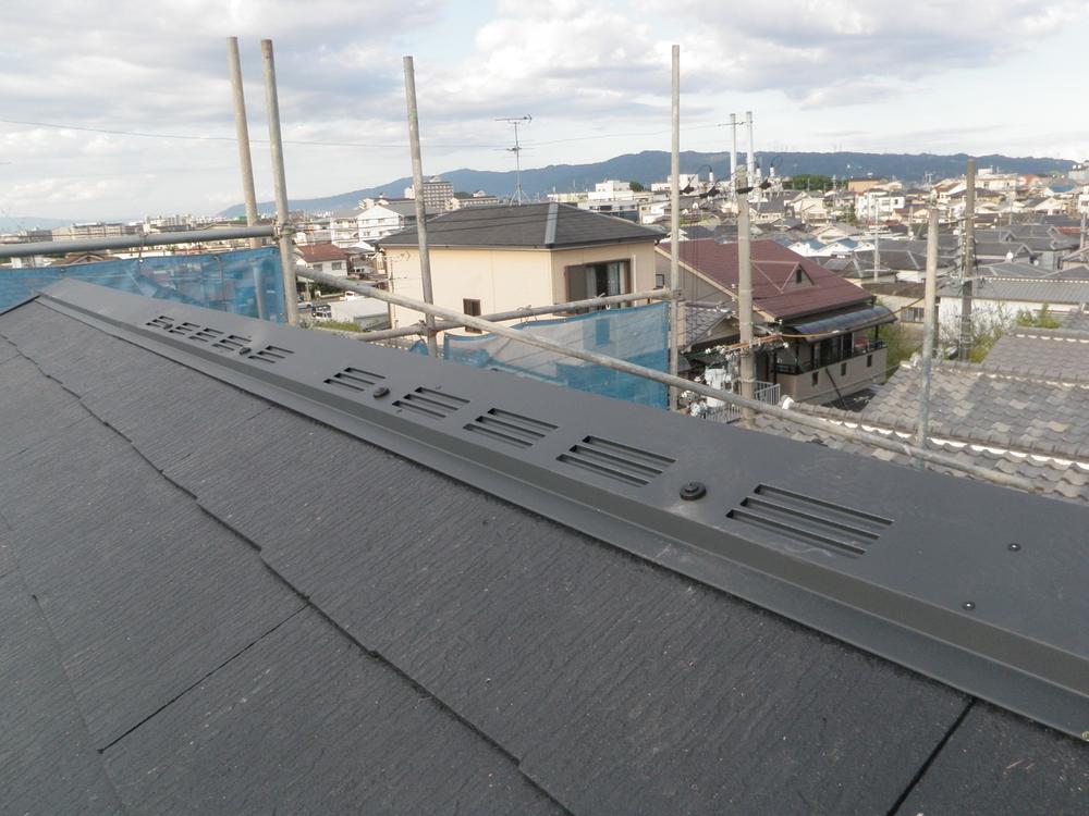 Construction ・ Construction method ・ specification. Ventilation building. Summer will create a cool and comfortable to spend environment to escape the attic of the hot air to the outside. Winter will prevent condensation to escape useless moisture that has accumulated in the attic to the outside.