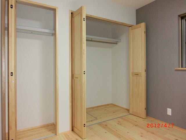 Receipt. 1F bedroom enhancement also housed finished with one side gray wallpaper to accent wall.