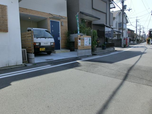 Local photos, including front road. Bright front road.