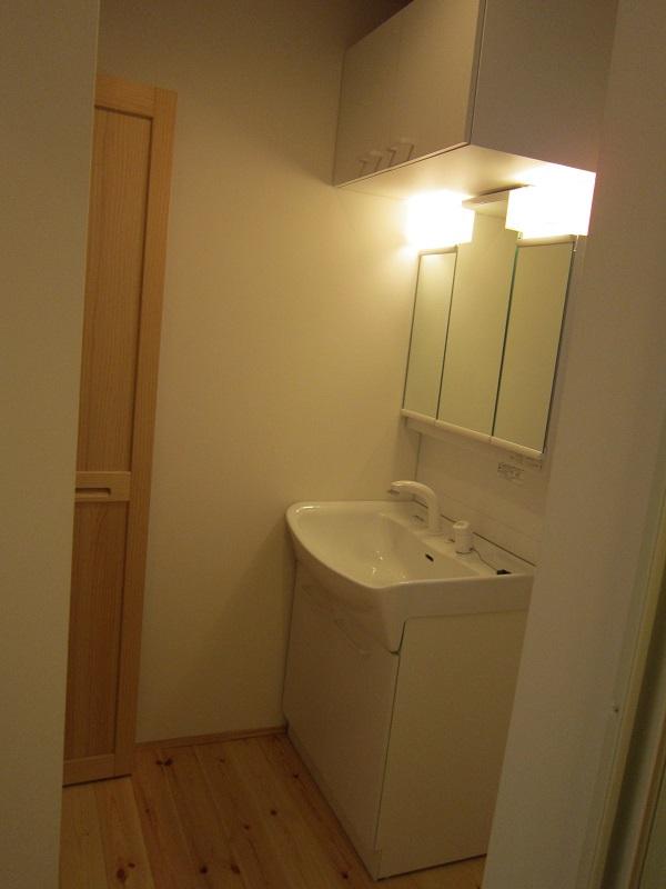 Wash basin, toilet. Indoor (July 2013) Shooting