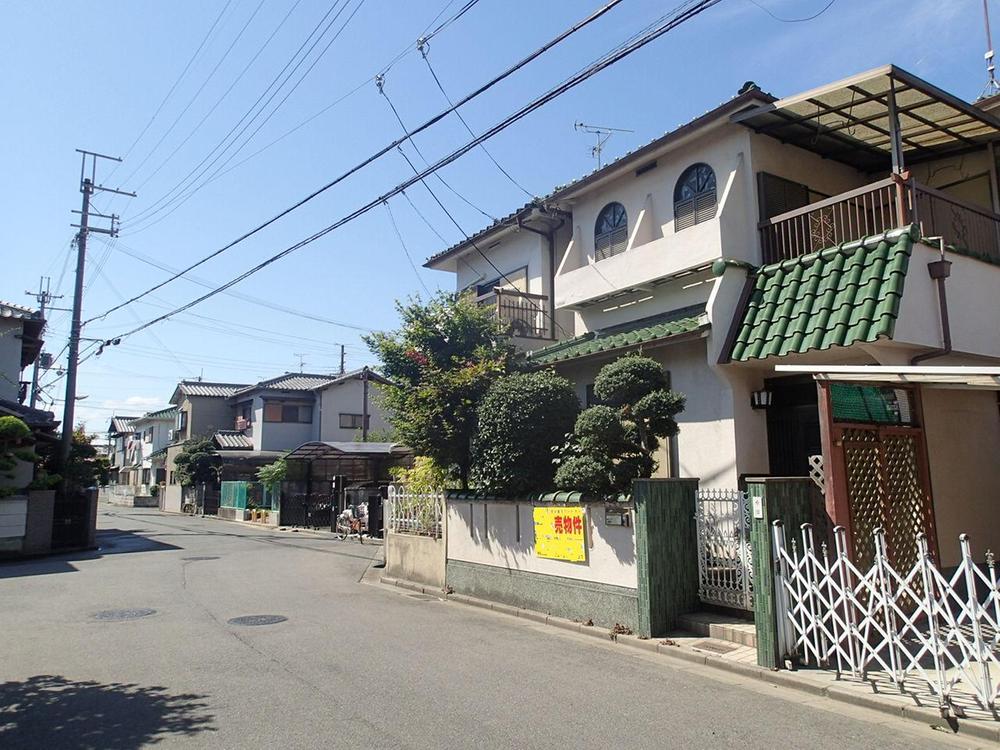 Local photos, including front road. Local (09 May 2013) Shooting