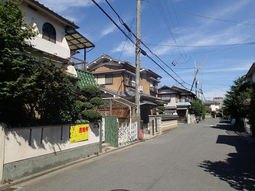 Local photos, including front road. Local (09 May 2013) Shooting