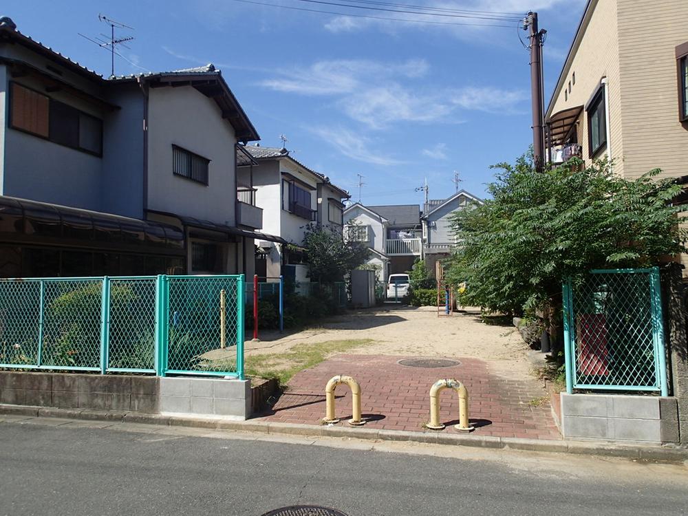 park. 30m to Ya park