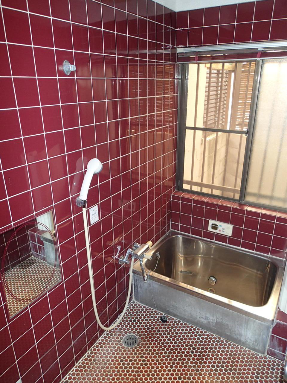 Bathroom. Indoor (09 May 2013) Shooting