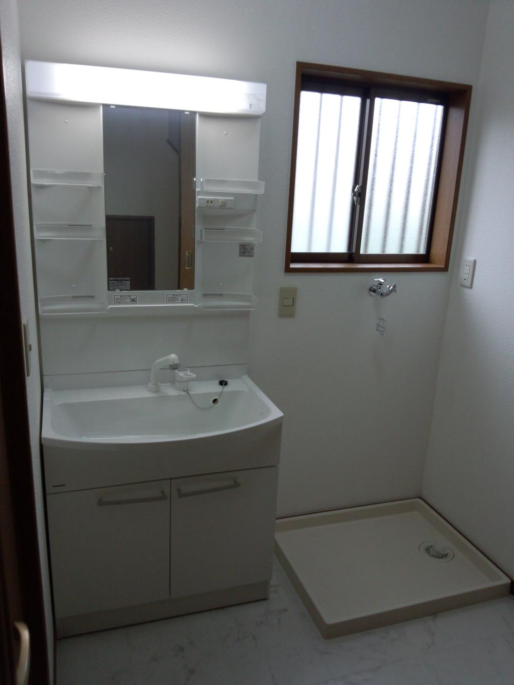 Wash basin, toilet. Indoor (September 2013) Shooting