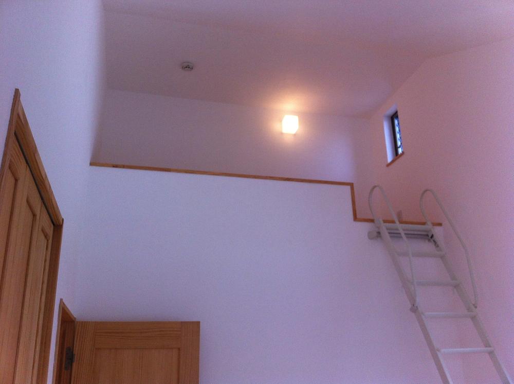 Building plan example (introspection photo). The room is equipped with a loft.