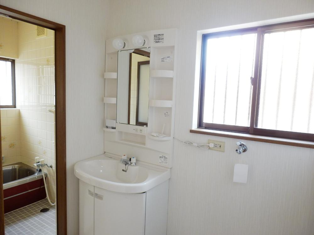 Wash basin, toilet. Basin also renovation completed