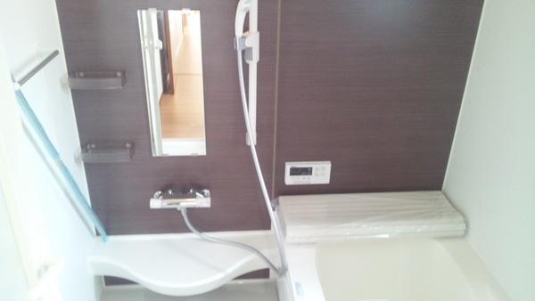 Bathroom. Spacious bathroom to heal fatigue of the day ☆