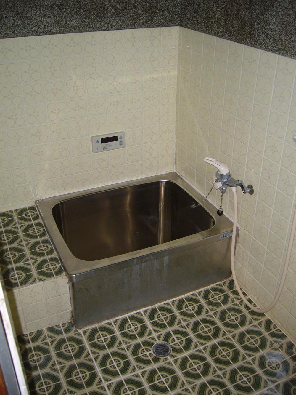 Bathroom. Indoor (07 May 2013) Shooting