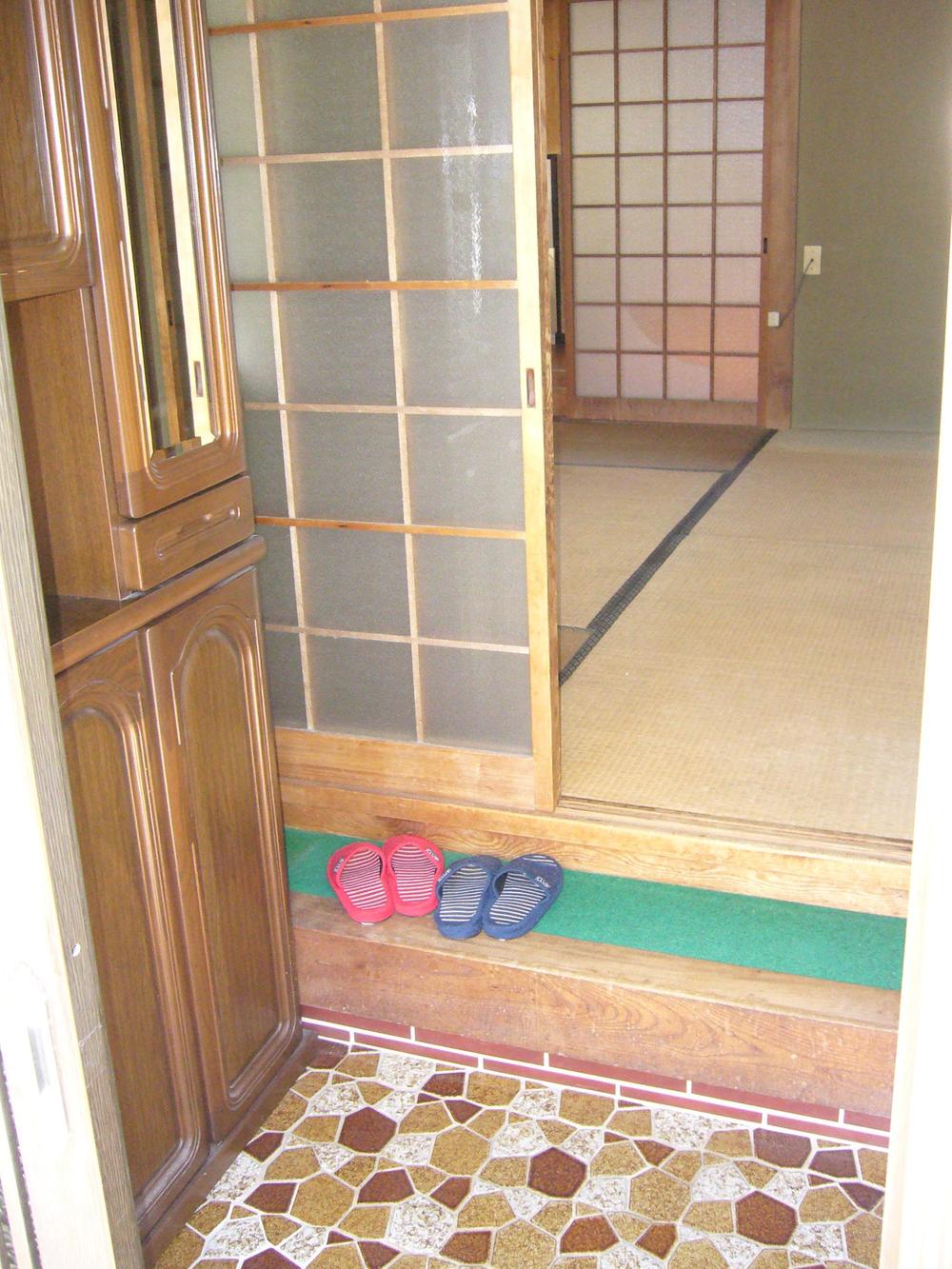 Entrance. Local (07 May 2013) Shooting