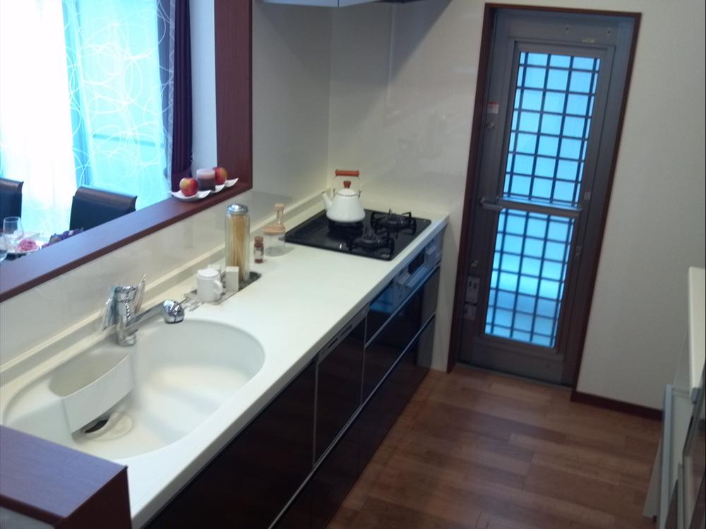 Kitchen. Because space you use every day, Also design, You do not want to compromise functionality. To suit your lifestyle, TOTO ・ Panasonic ・ You can choose from three manufacturers of LIXIL.