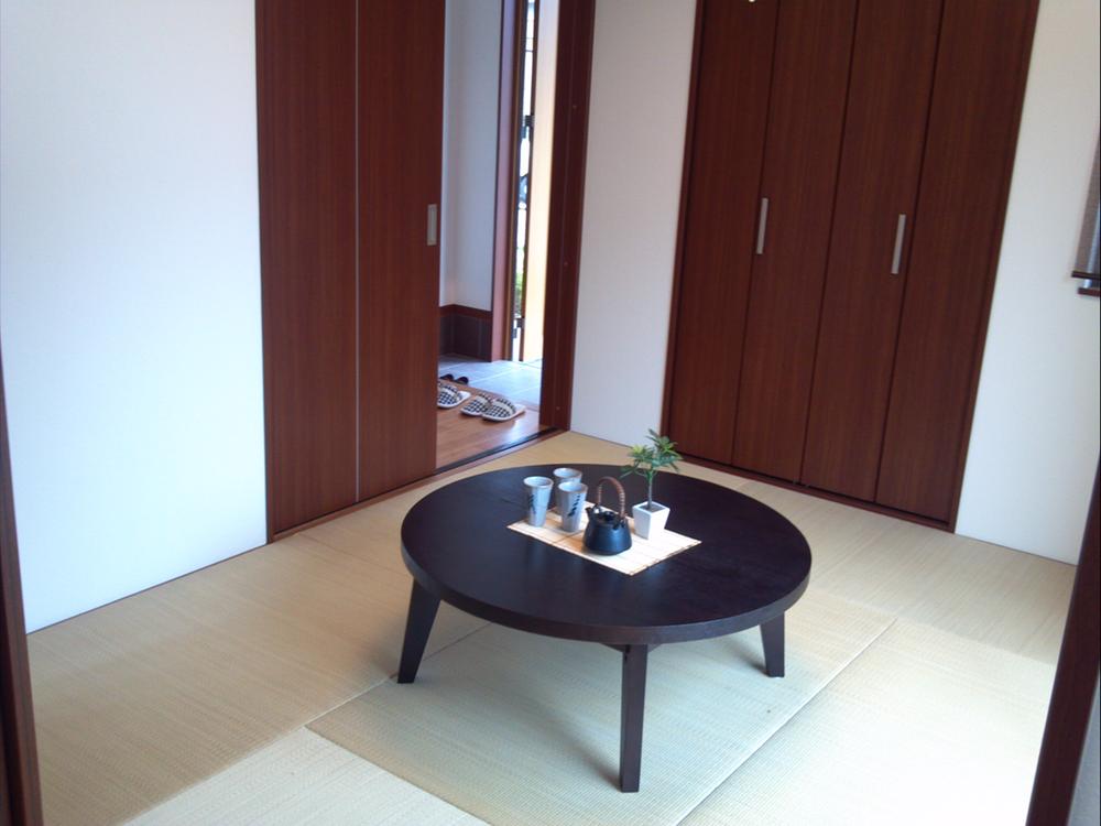 Other introspection. To the Japanese-style room, Entrance ・ 2WEY from the living room! Place the flow line to suit your life style