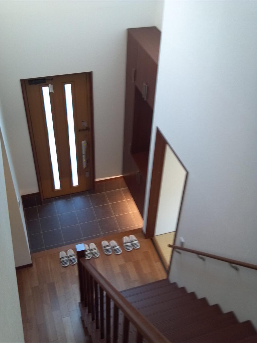 Entrance. Large shoes BOX also standard equipment! Why do not you pick a customer in clear some space?