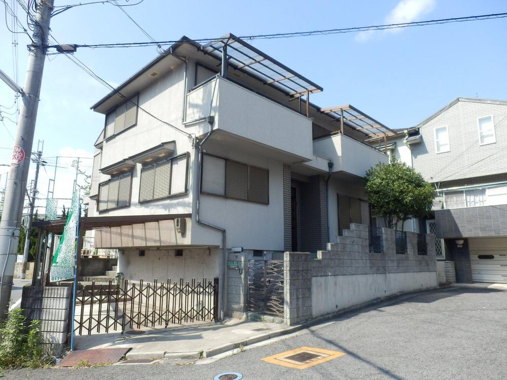 Local appearance photo. Day is good in the southwest corner lot