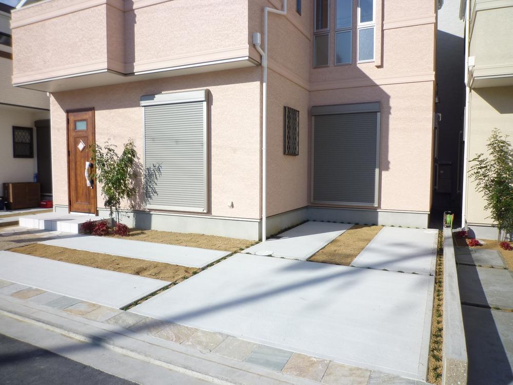 Parking lot. Large vehicles also easily two possible