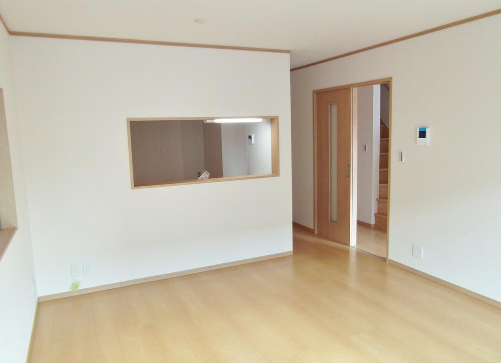 Living. While also looking at the face in cooking, It has become a structure that can talk.