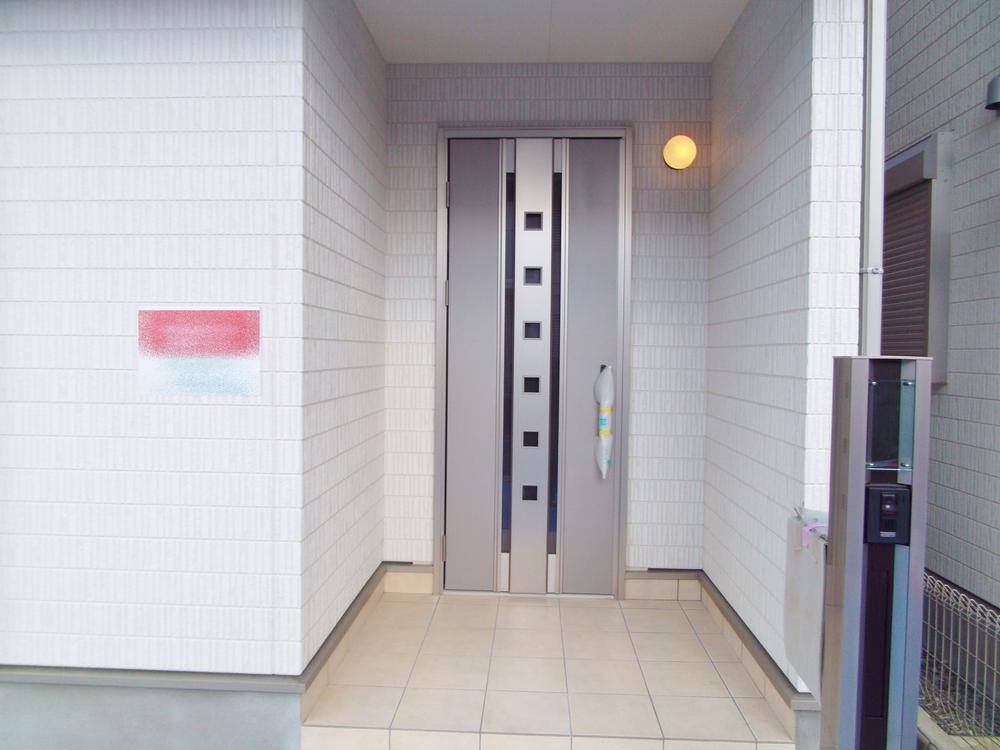 Entrance. Entrance of the exterior design is becoming such an atmosphere.