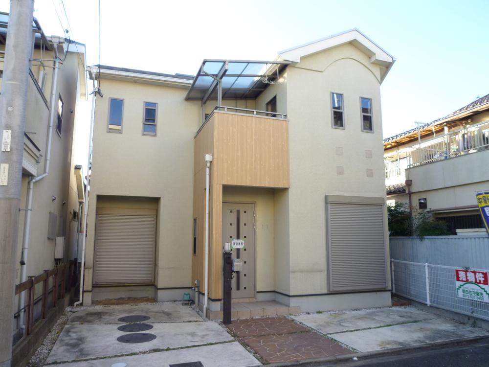 Local appearance photo. 2006 Built All-electric