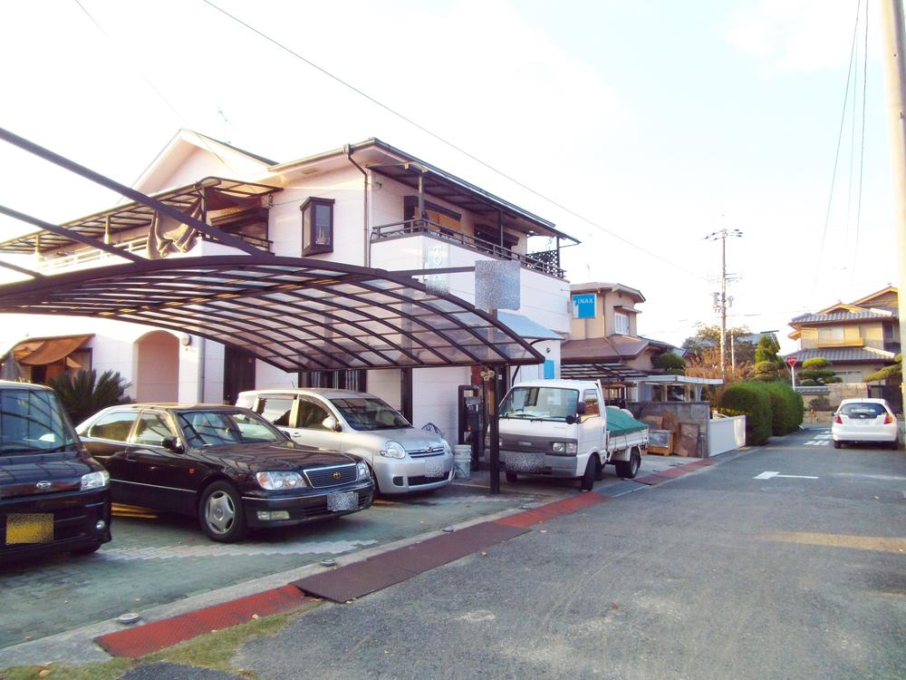 Local appearance photo. Car is also capable of three or more parking. 