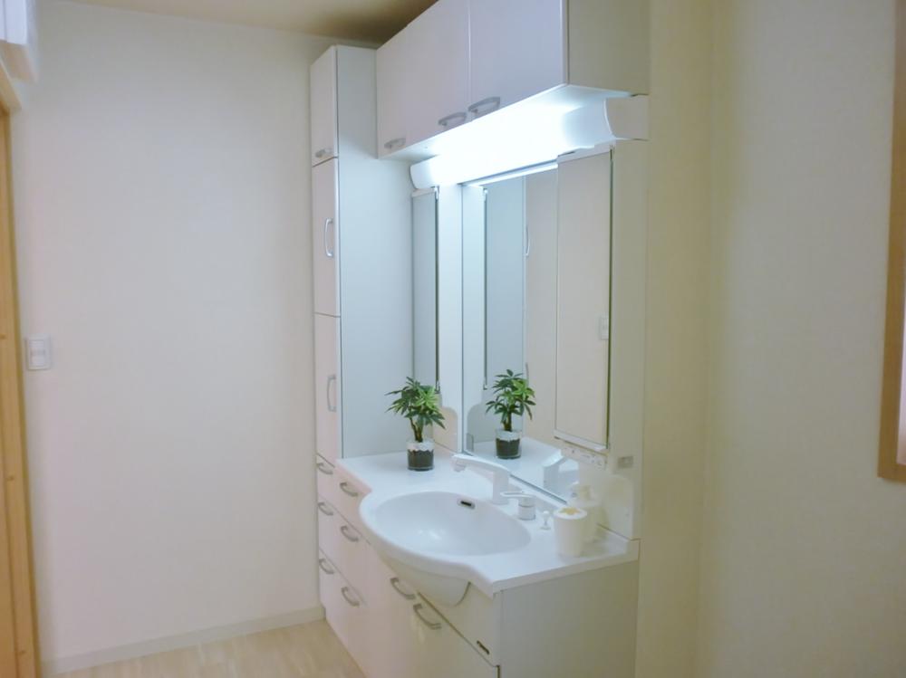 Kitchen. Housed plenty of basin