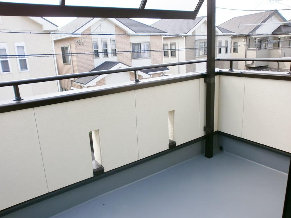 Balcony. Spacious 4 Pledge balcony